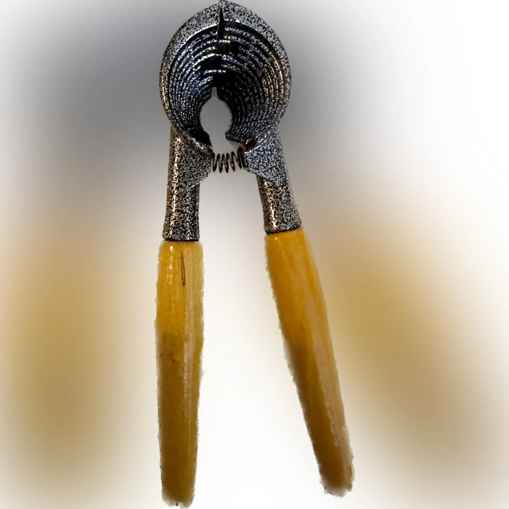 VTG NUTCRACKER METAL WOOD HANDLE TWIST TOP OPENER PECAN HOLIDAY GIFT CHRISTMAS